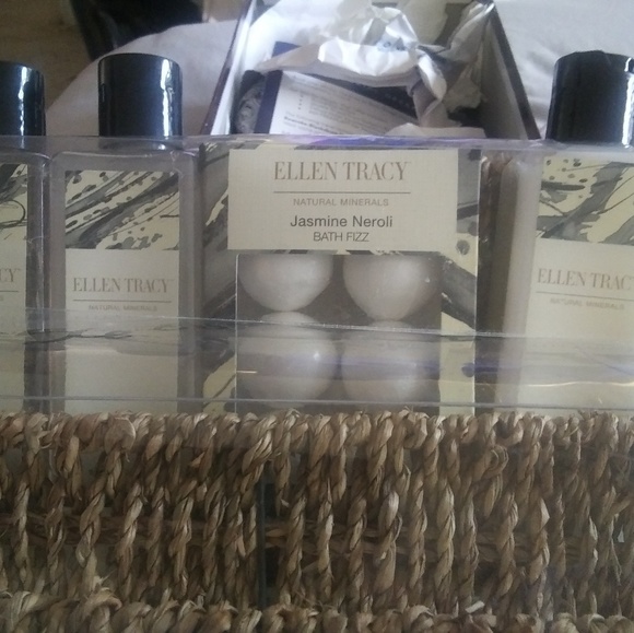 Ellen Tracy Bath ,minerals,Fuzz,body butter $56 - Picture 2 of 5